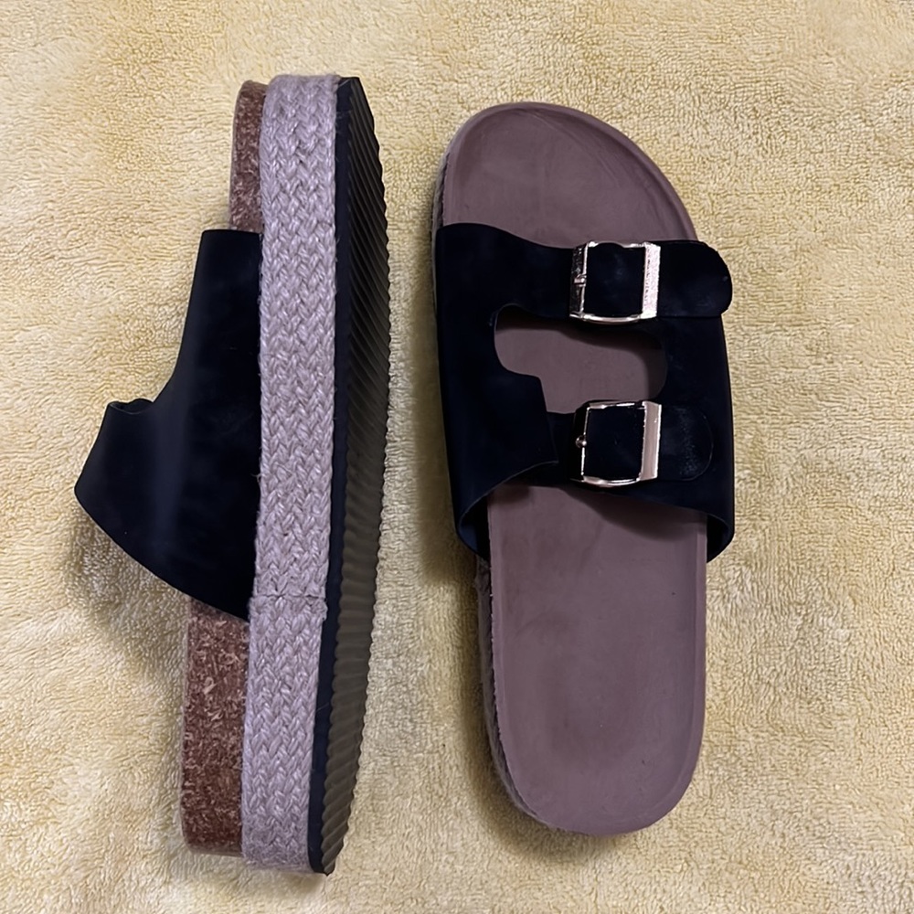 Sandals - Picture 2 of 4